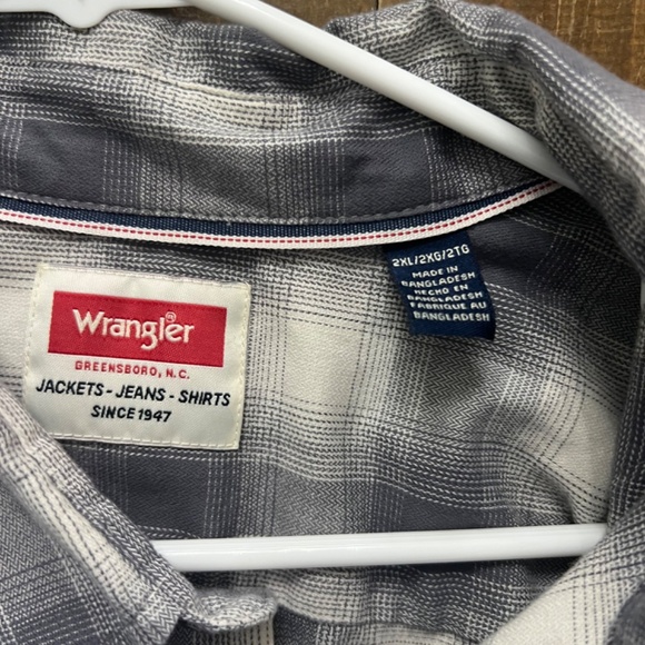 Button up - Picture 3 of 3